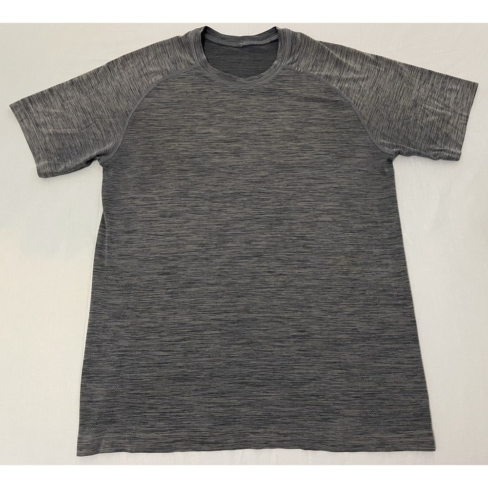 Lululemon Metal Vent Tech Workout Shirt Gray Crew‎ Short Sleeve Mens Size Medium